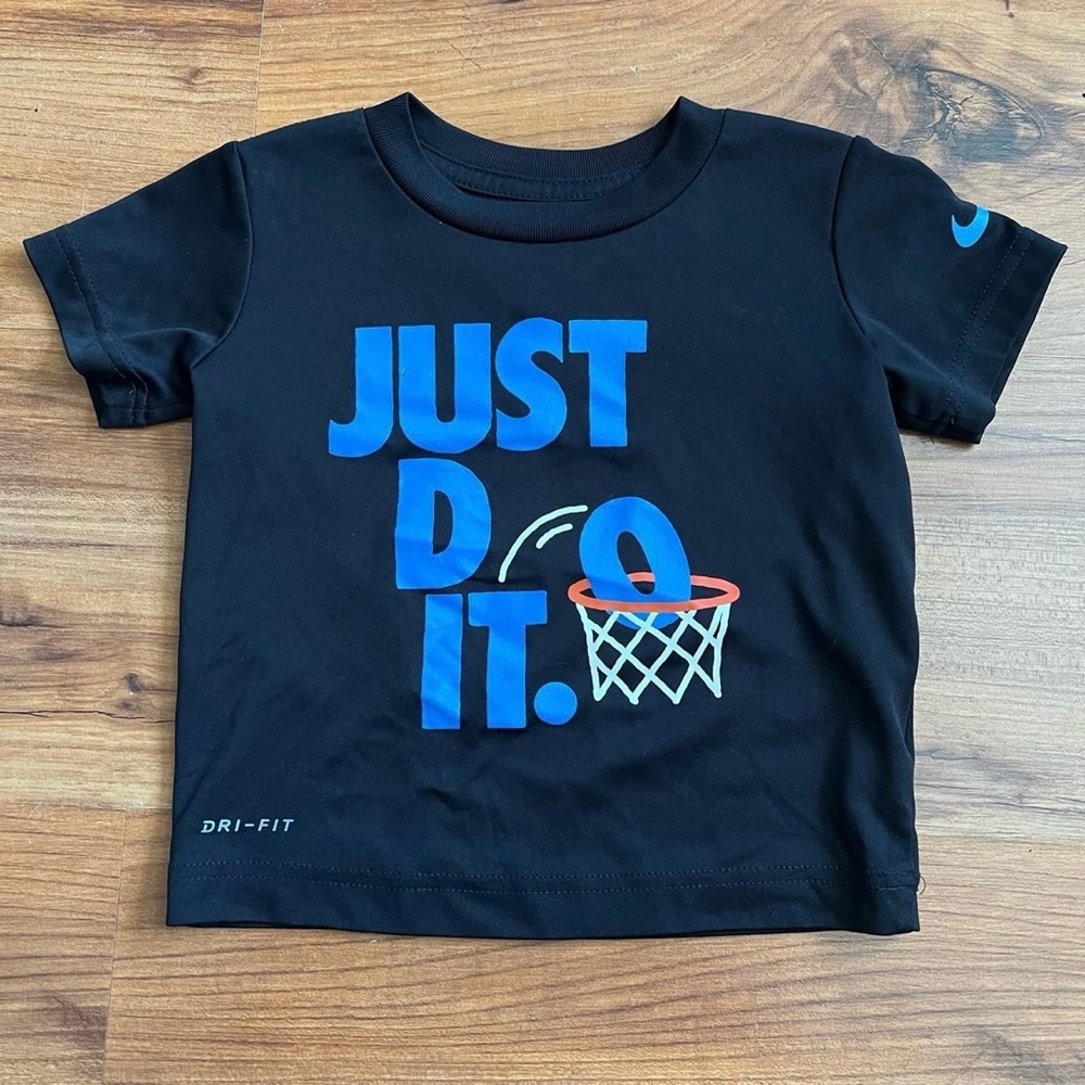 Nike 
2T
Dri-fit 
Black
Tshirt